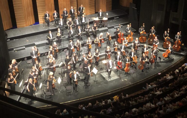 8. Sinfoniekonzert „Verbundenheit“: Schubert und Schumann – ein Triumph der Romantik