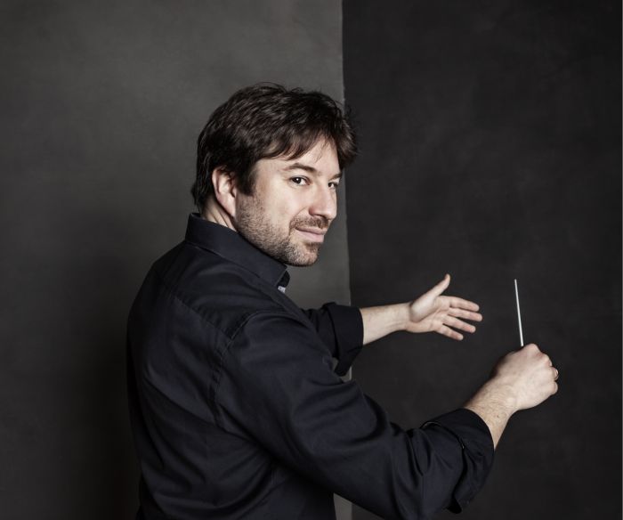 Stephan Zilias dirigiert die Oper „Alice in Wonderland“ am Theater an der Wien
