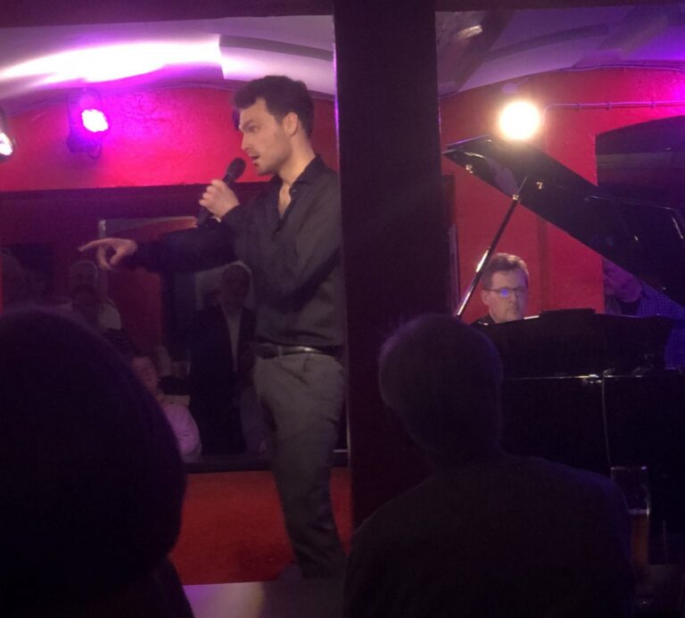 Max Dollinger singt Georg Kreisler im Jazz Club Hannover